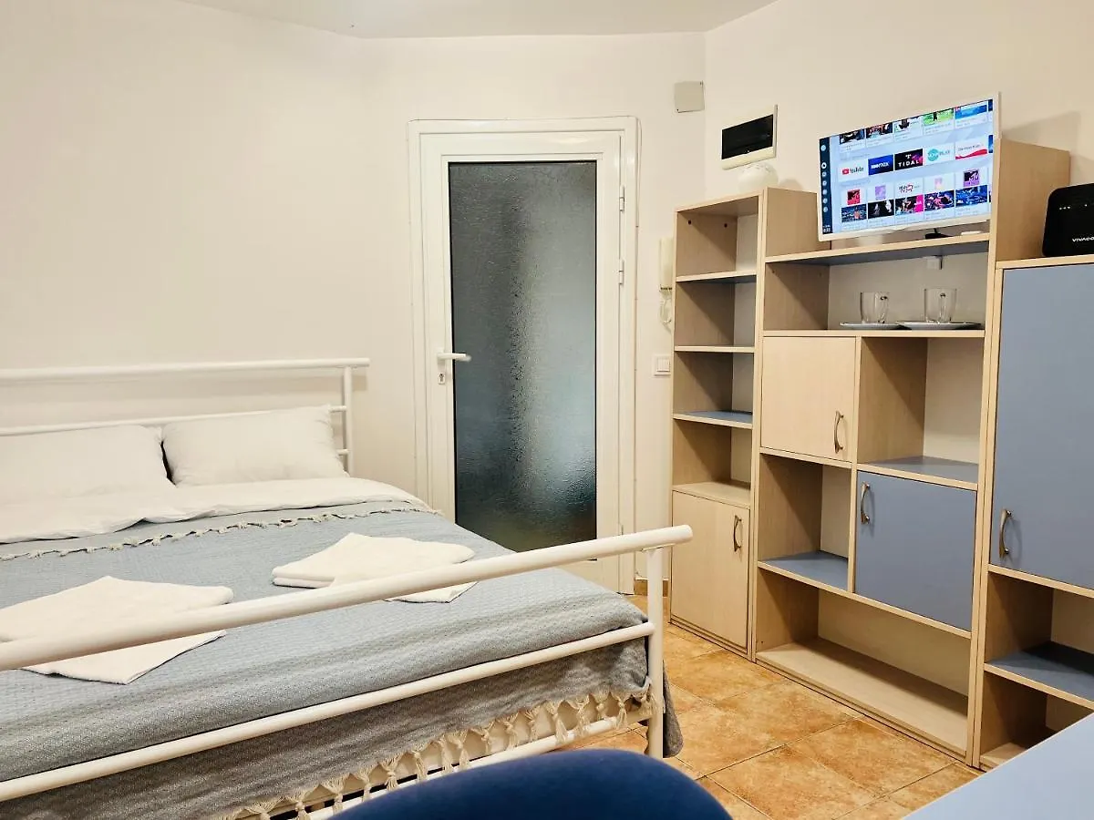 Comfy Room 100Letov Varna 0*,  Bulharsko